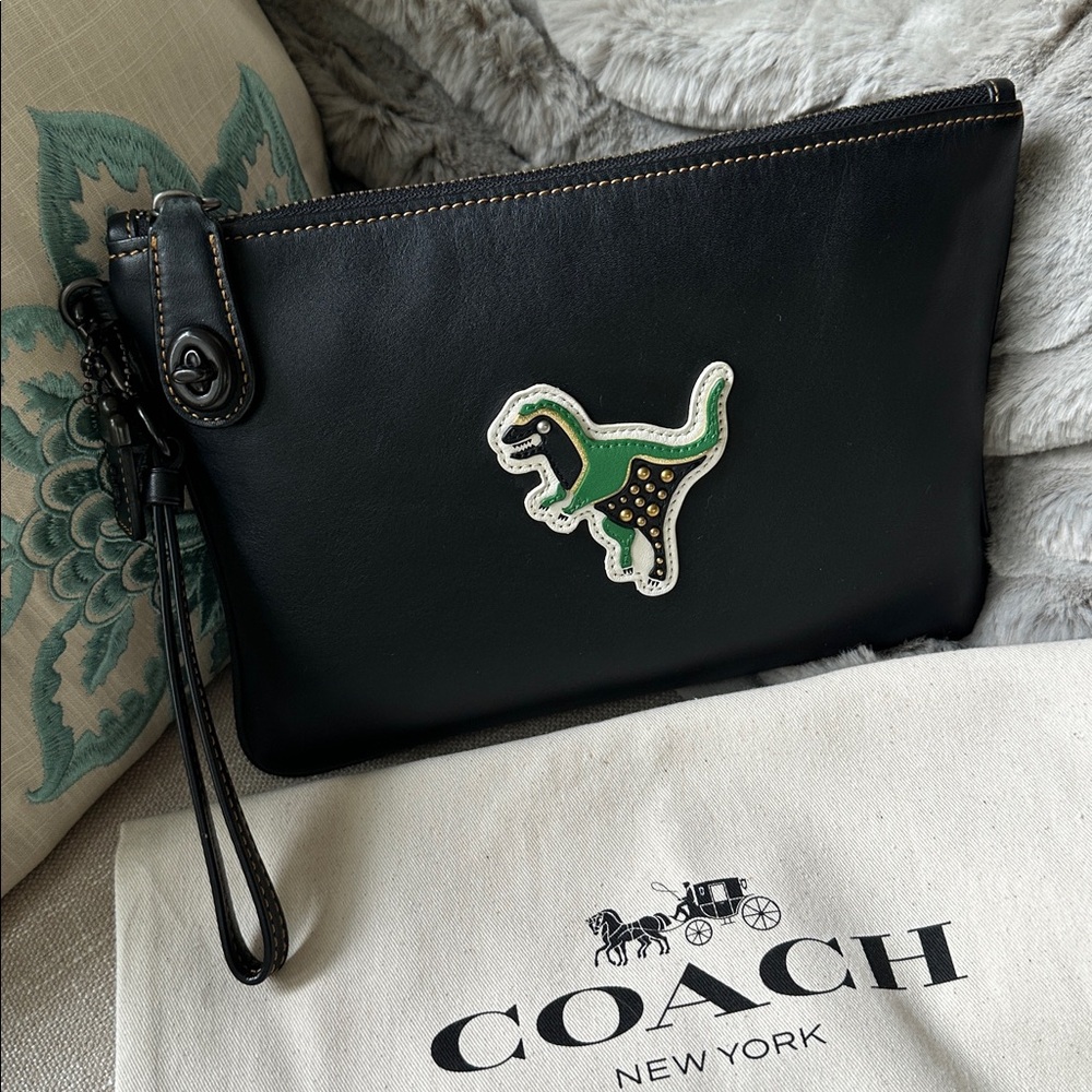 COACH Turnlock Wristlet 26 w/ Studded Rexy Varsity Patch - Picture 6 of 16